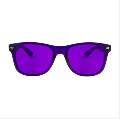 Фиолетовые подкрашиванные солнечные очки терапией светлого цвета объектива стекел УЛЬТРАФИОЛЕТОВЫЕ UVB
