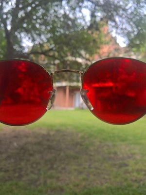 Уверенность в себе HONY вокруг терапии зрения красных и зеленых стекел